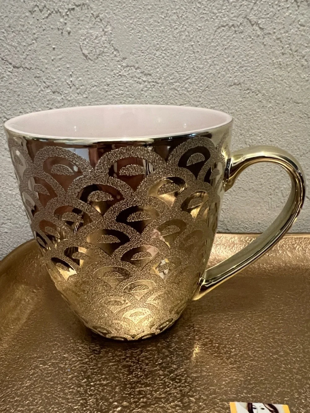 #1865* Gold Decorative Mug. Not Suitable use in microwave. Home Decor